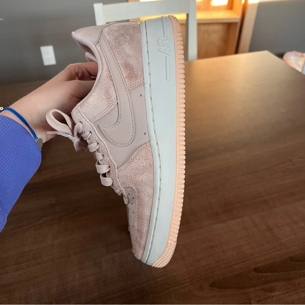 Nike Air Force 1 rose gold shimmer size 7 - Picture 14 of 16